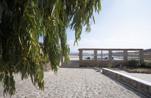 Plintri Apartment | Mykonos Stylish Ivory Apt w Shared Pool