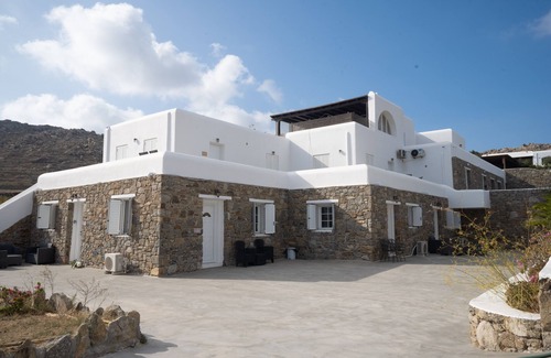 Plintri Apartment | Mykonos Stylish Ivory Apt w Shared Pool