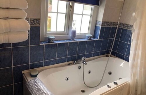 Bishopston Bed & Breakfast | Myrtle Cottage Vacation Rooms
