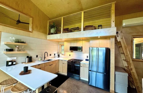 Cable House | Mysa Meadow House - Modern Ski/Bike Nature Oasis