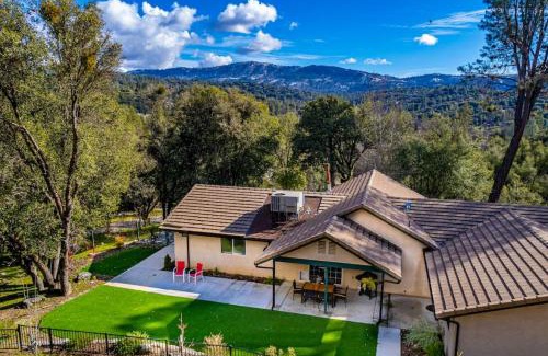 Oakhurst Villa | Mystic Mountain Villa, 14 miles from Yosemite