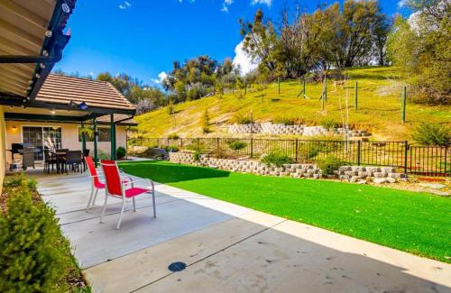 Oakhurst Villa | Mystic Mountain Villa, 14 miles from Yosemite
