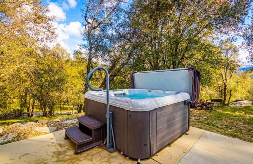 Oakhurst Villa | Mystic Mountain Villa, 14 miles from Yosemite