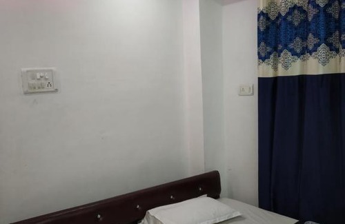 Varanasi Hotel | N.H.Y.N HOME STAY