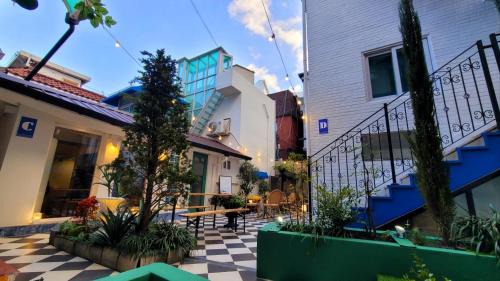Noryangjinil-tong Apartment | N Village
