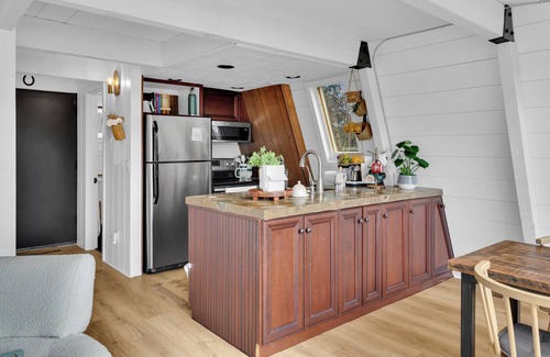 Oak Shores House | Naci Nest - Charming 2 bedroom plus loft Lake View home at Lake Nacimiento