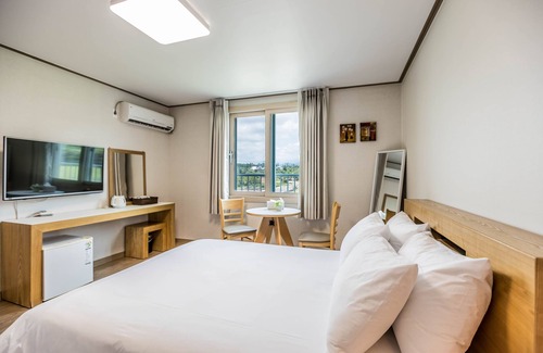 Aewol House | Nadia Pension