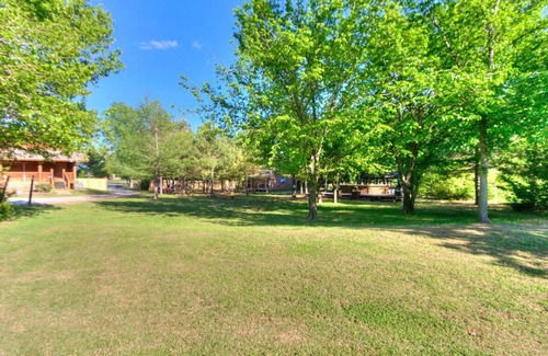 Wheatland Cabin | Naffcation Lodge OKC Cabin And Guest House Retreat On 5 Acres