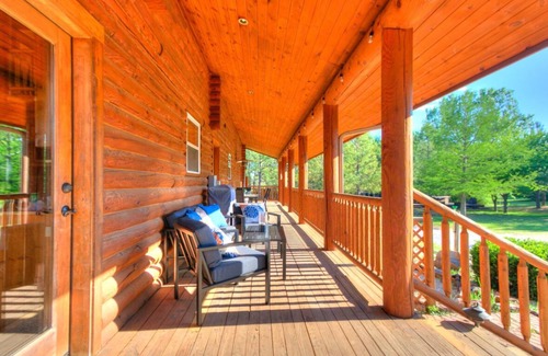 Wheatland Cabin | Naffcation Lodge OKC Cabin And Guest House Retreat On 5 Acres