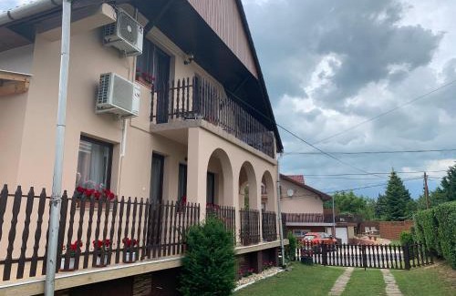 Balatonlelle Apartment | Nagcsaládos Rózsa Apartman