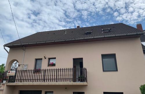 Balatonlelle Apartment | Nagcsaládos Rózsa Apartman