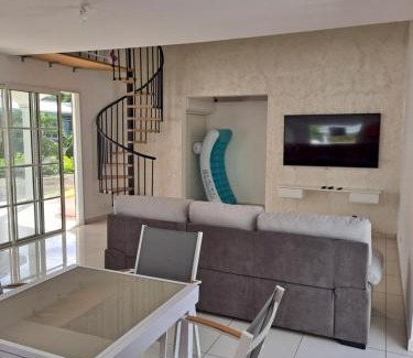 Sainte-Anne House | NAHEFLEURS