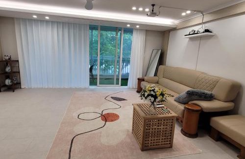 Saha Apartment | Nakgae Station 5 minutes away 68 pyeong
