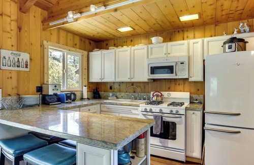 Pine Cove Cabin | Namaya Mountain Cabin(s)