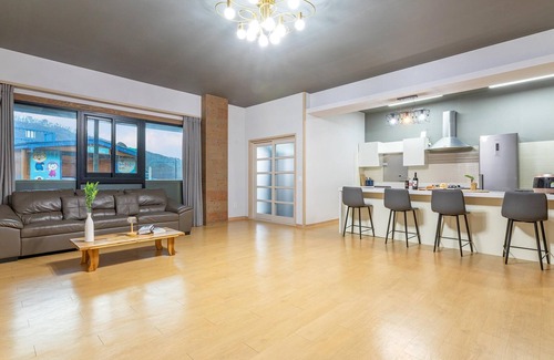 Namyangju House | Namyangju Cozy Hill Spa Pension