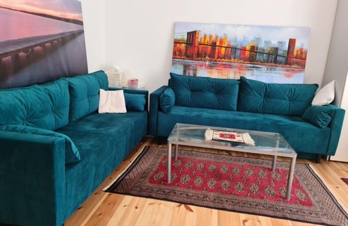 Oberhausen Apartment | Nana-EG-80m2 sanierter Altbau-Parkplatz-kleiner Garten-WLAN-NETFLIX-2Zimmer-Küche-Dusche-Wanne-Waschmaschine