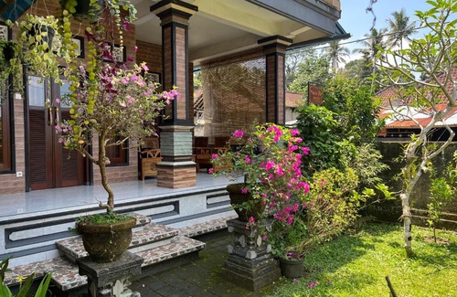 Sambahan House | Nano Ari Homestay