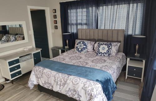 Greater Johannesburg Metropolitan Area Apartment | Naomi's Sky Loft Little Falls