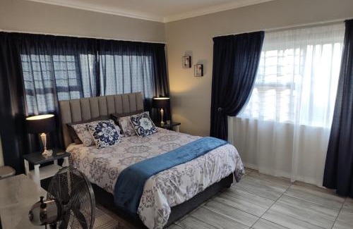 Greater Johannesburg Metropolitan Area Apartment | Naomi's Sky Loft Little Falls