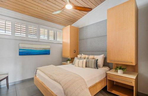 Napili House | Napili Shores H262 · NS H262 BeachFront Condo Ocean Views Pool H