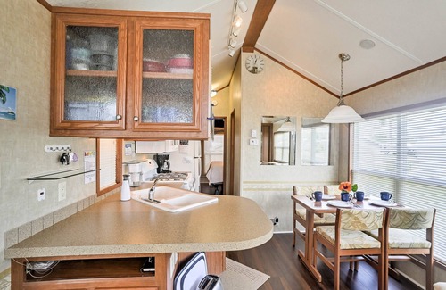 North Naples Cottage | Naples Home w/Lanai & Shared Pool < 4 Mi to Beach!