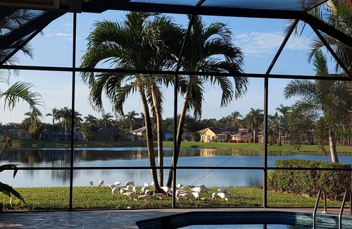 Central Naples House | Naples house with Lakeview and pool in secure+desirable area close to center