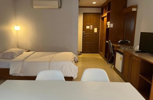 Chai Badan Hotel | Naraigrand Hotel (โรงแรมนารายณ์แกรนด์)