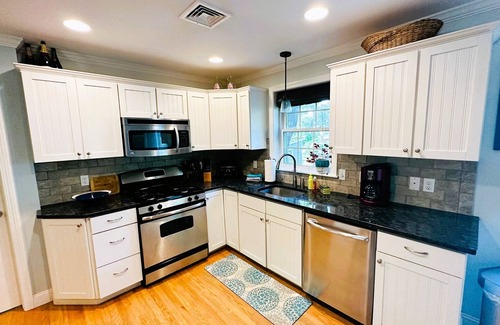 South Kingstown House | NARROW RIVER GEM: Kayaks, Mins to Gansett Beach, Central AC, Boat Ramp, LOCATION
