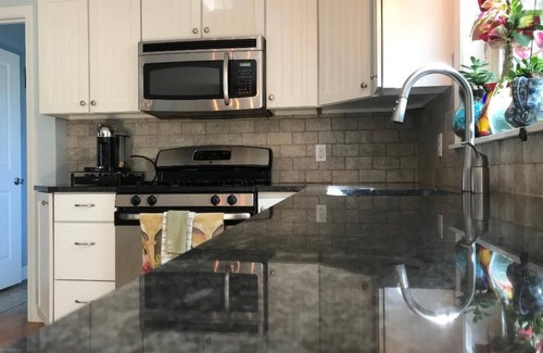 South Kingstown House | NARROW RIVER GEM: Kayaks, Mins to Gansett Beach, Central AC, Boat Ramp, LOCATION