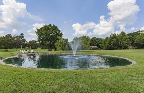 Mount Juliet Cabin | Nashville Cabin - 1 Bed Adult Property (WiFi, W/D, Jacuzzi, No Cleaning Fee)