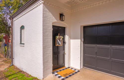 Natchez Apartment | Natchez Charm - Studio, 1 Bath, Full Kitchen, King Bed, 2 Blocks from Mississippi River