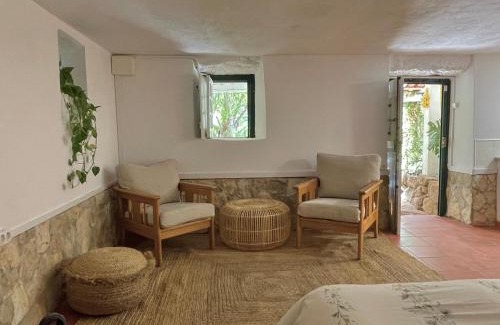 Alcobaca Cabin | Nativo - Nature Studio with Kitchenette and private external bathroom