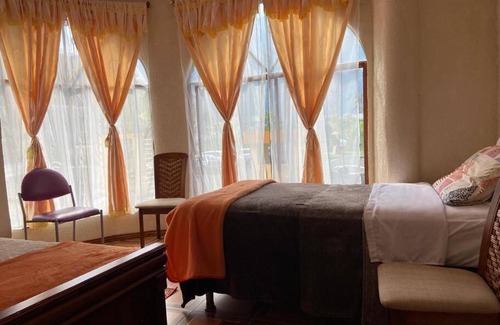 Rio Verde House | NATURAL GEM in Rio Verde-Baños; Casa de campo