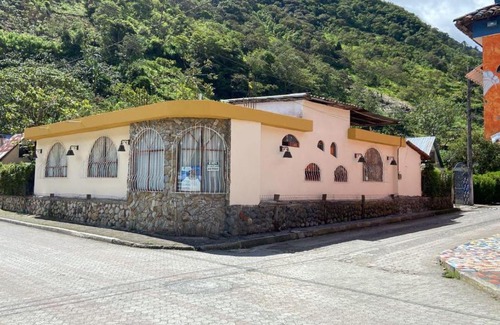Rio Verde House | NATURAL GEM in Rio Verde-Baños; Casa de campo