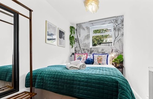 Munster Apartment | Nature in the City: 2BR Flat with Outdoor- OLD