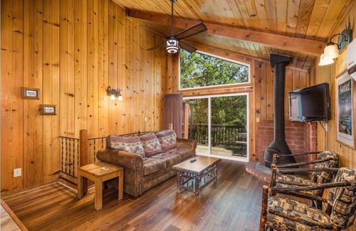 Bass Lake Hotel | Nature Lover's Hideaway | Bass Lake Activities & Yosemite Trails Nearby