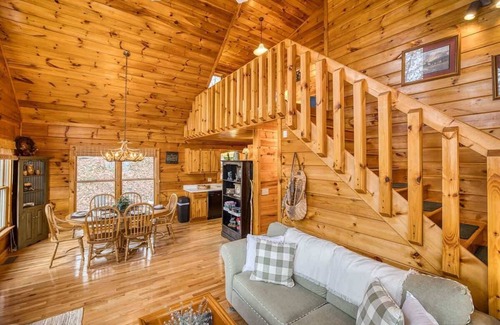 Morganton Cabin | Nature's Whisper- View, hot tub, fire pit, private