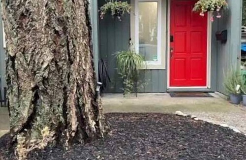 Victoria Apartment | Nature’s nook near city