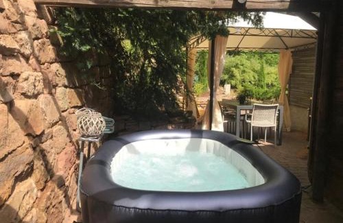 Melsungen House | Naturhäuschen mit Kamin - Feuerschale - Garten - mit beheizbarem Gartenwhirlpool