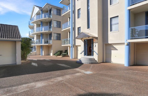 Hawks Nest Apartment | Nautilus Apartment 5 | Beach across the road