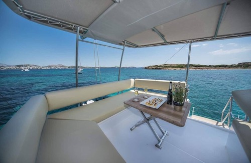 Tourlos Boat Rental | Nautitech 46 Catamaran in Mykonos by Fnatsia Villas