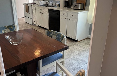 Norfolk House | Naval Base Home - 5BR/2BA - Wi-Fi, Pet Friendly, Parking, Extended Stays Welcome