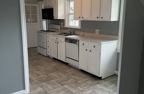 Norfolk House | Naval Base Home - 5BR/2BA - Wi-Fi, Pet Friendly, Parking, Extended Stays Welcome