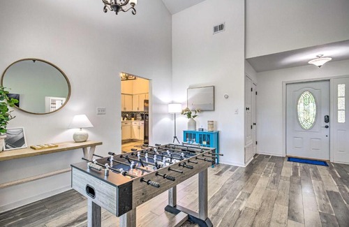 Navarre House | Navarre Home with Game Area and Screened-In Porch