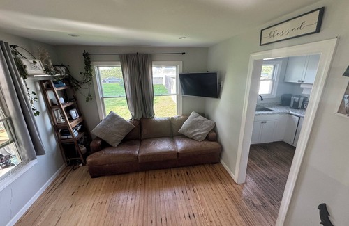 Center Moriches House | nCozy, serene waterfront 3- br cottage Walk to beach, minutes to Both L.I. Forks