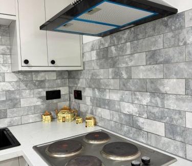 Quinton Apartment | Near Birmingham - Stylish and Peaceful - Private Parking