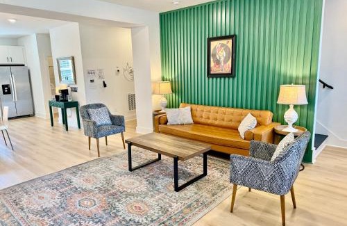 Donelson House | Near Broadway & Opry 3br Game Room Sleeps 10