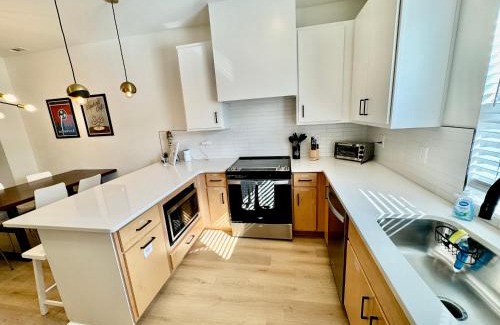 Donelson House | Near Broadway & Opry 3br Game Room Sleeps 10