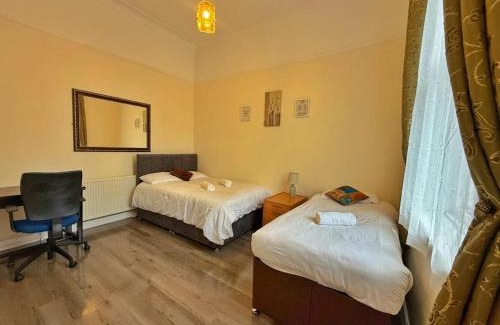 Birkenhead Apartment | Near City-Birkenhead rooms for 3