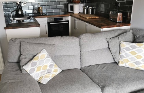 Dalry Apartment | Near city centre 2 bedroom apartment with park view
